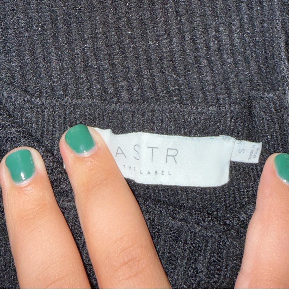 ASTR The Label Taissa Cut-Out Knit Set – Cami + Detachable Turtleneck Shrug - Picture 10 of 10